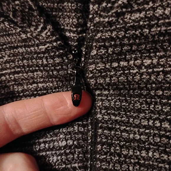 Size 4 Lululemon Half Zip - Picture 3 of 5
